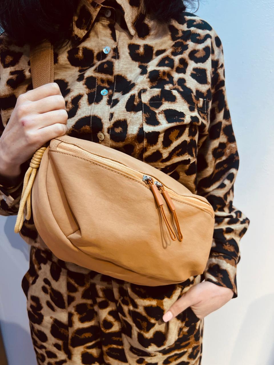 Ateljee Nova Cross-body Bag
